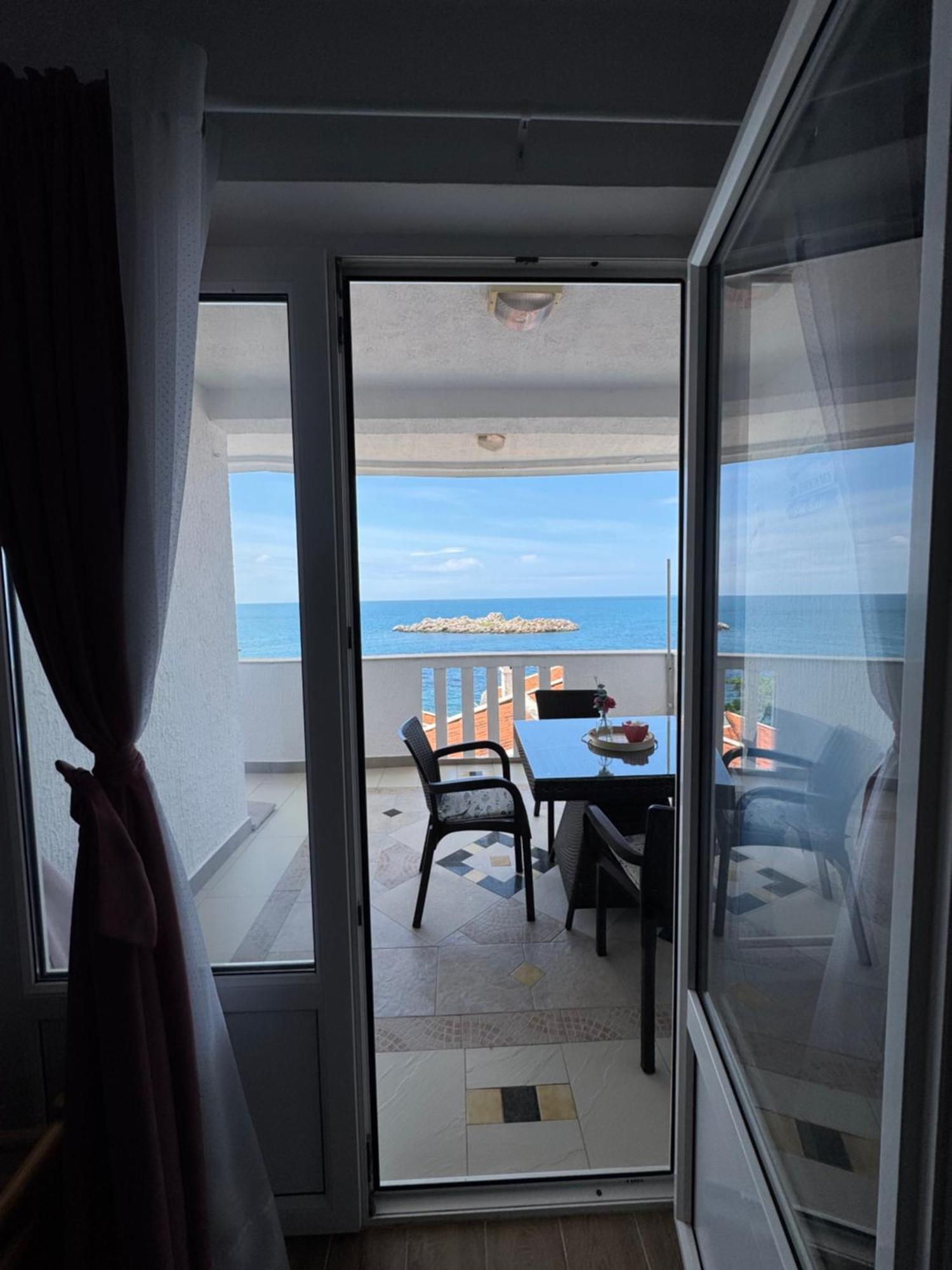 Pine&Sea Beach Retreat Sveti Stefan Ngoại thất bức ảnh